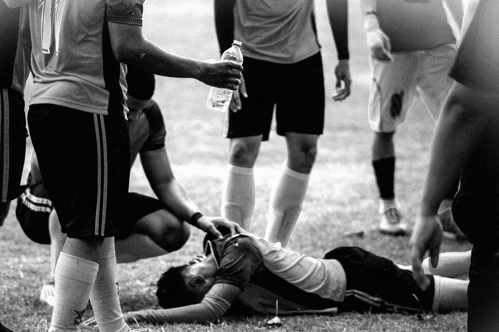 Entorse de cheville en sports collectifs : ce que le staff doit savoir avant de remettre un joueur sur le terrain